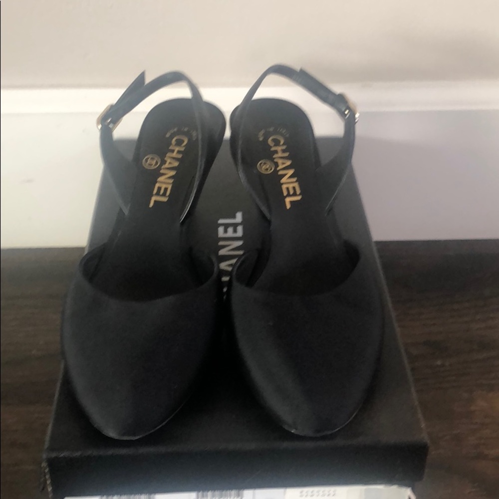 Chanel small heel black fabric shoes